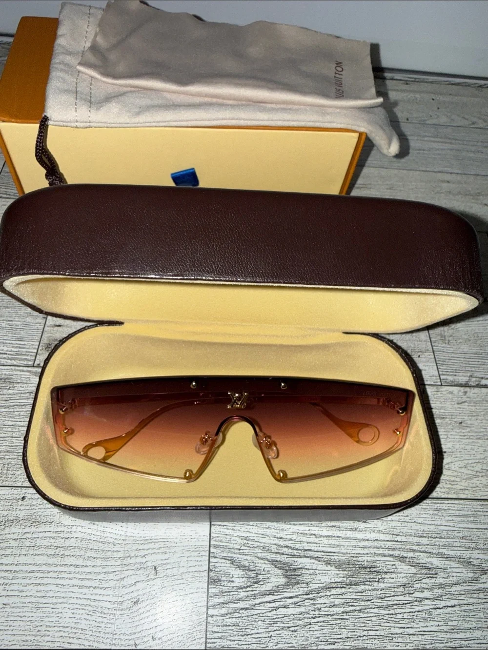 New in box designer Inspired Rimless Purple Gradient Sunglasses with Gold Arms
